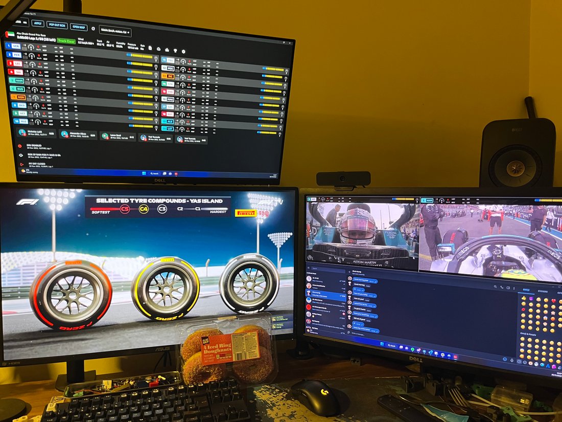 J89eu's viewing setup