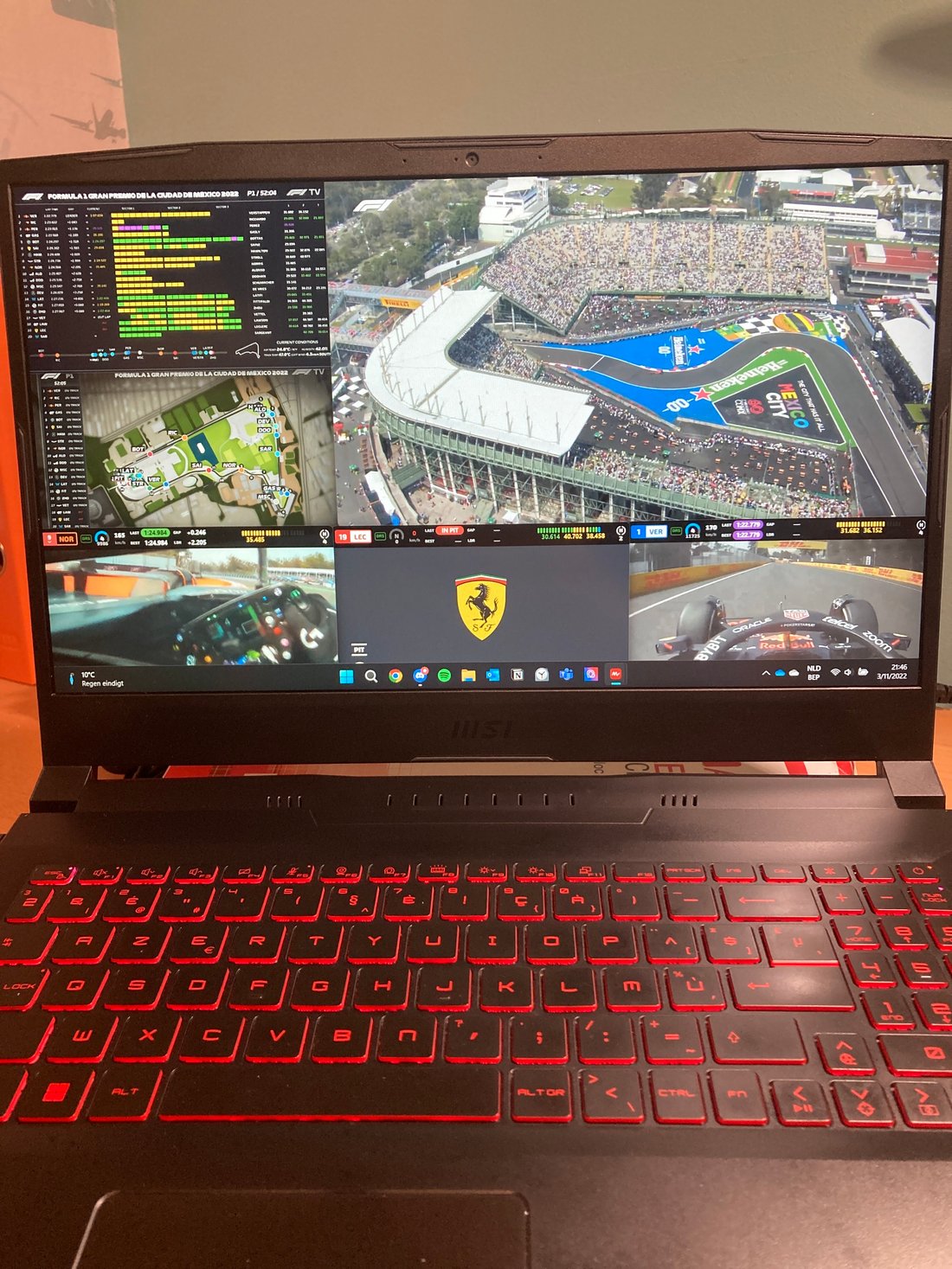 Luckyboi's viewing setup